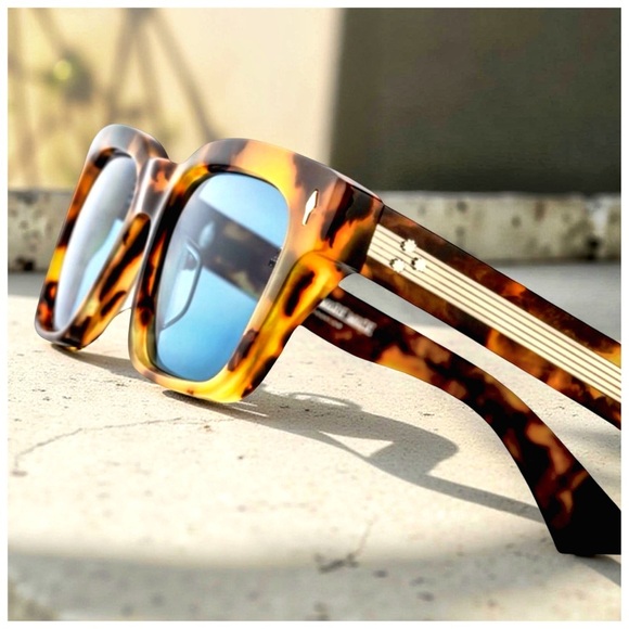 Jacques Marie Mage Molino Sunglasses |
Limited Edition Tortoiseshell - Picture 3 of 14